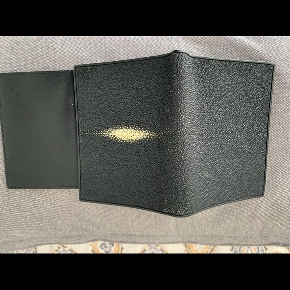 🌟 MAKE ME AN OFFER 🌟 Authentic Stingray Wallet - Picture 6 of 7